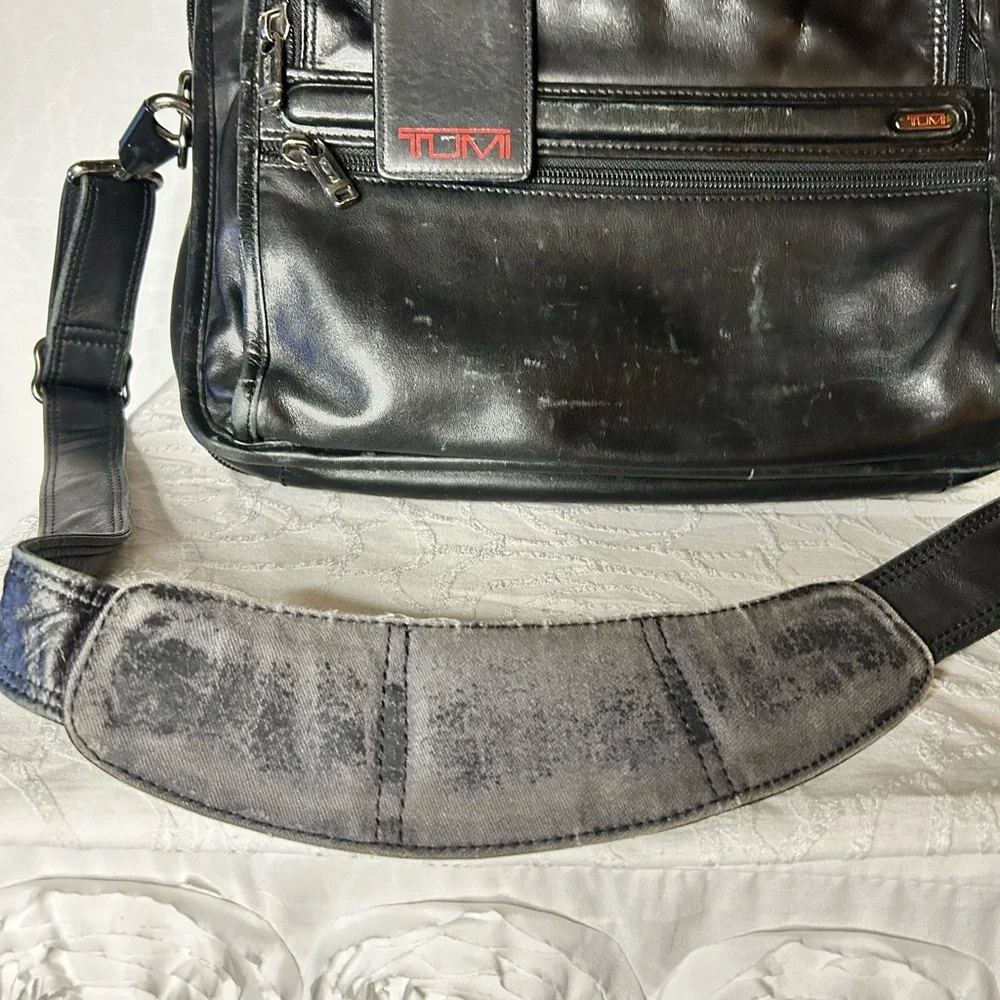 Tumi Black Leather Laptop Shoulder Briefcase.